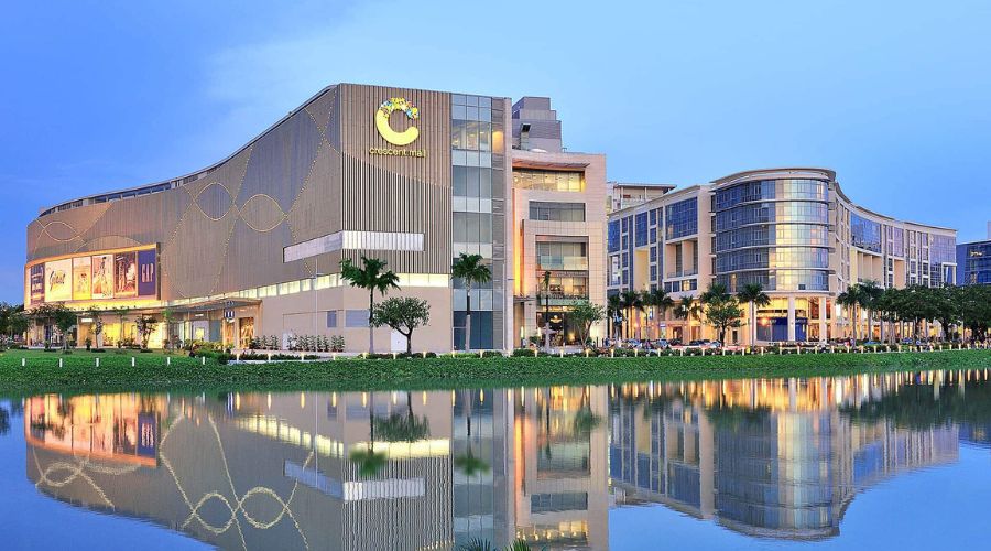 Các địa điểm như Crescent Mall, SC Vivo City, Lotte Mart là nơi lý tưởng để mua sắm